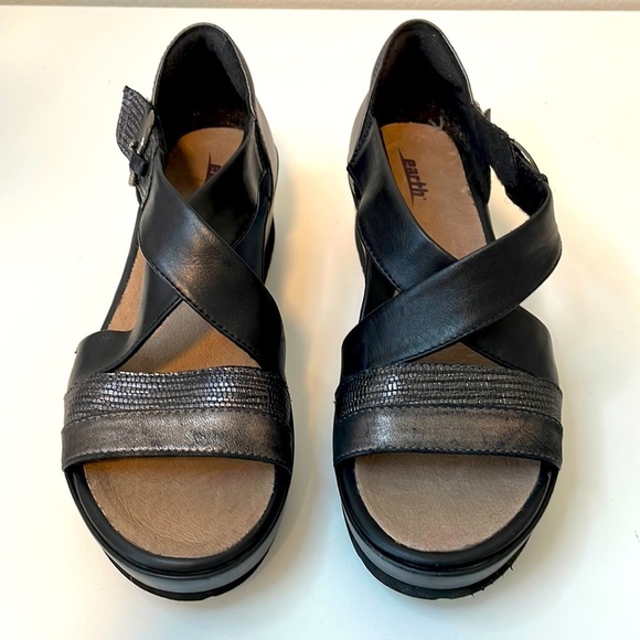 Earth Shoes - Earth Black Pewter Leather Ankle Strap Low Platform Wedge Sandal. Sz 6.5
